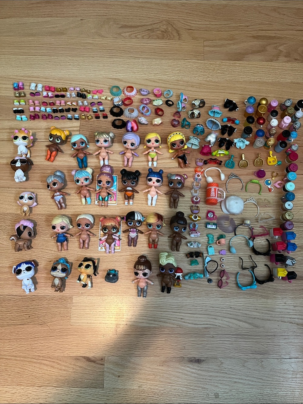 Large lot lol dolls and pets and accessories
